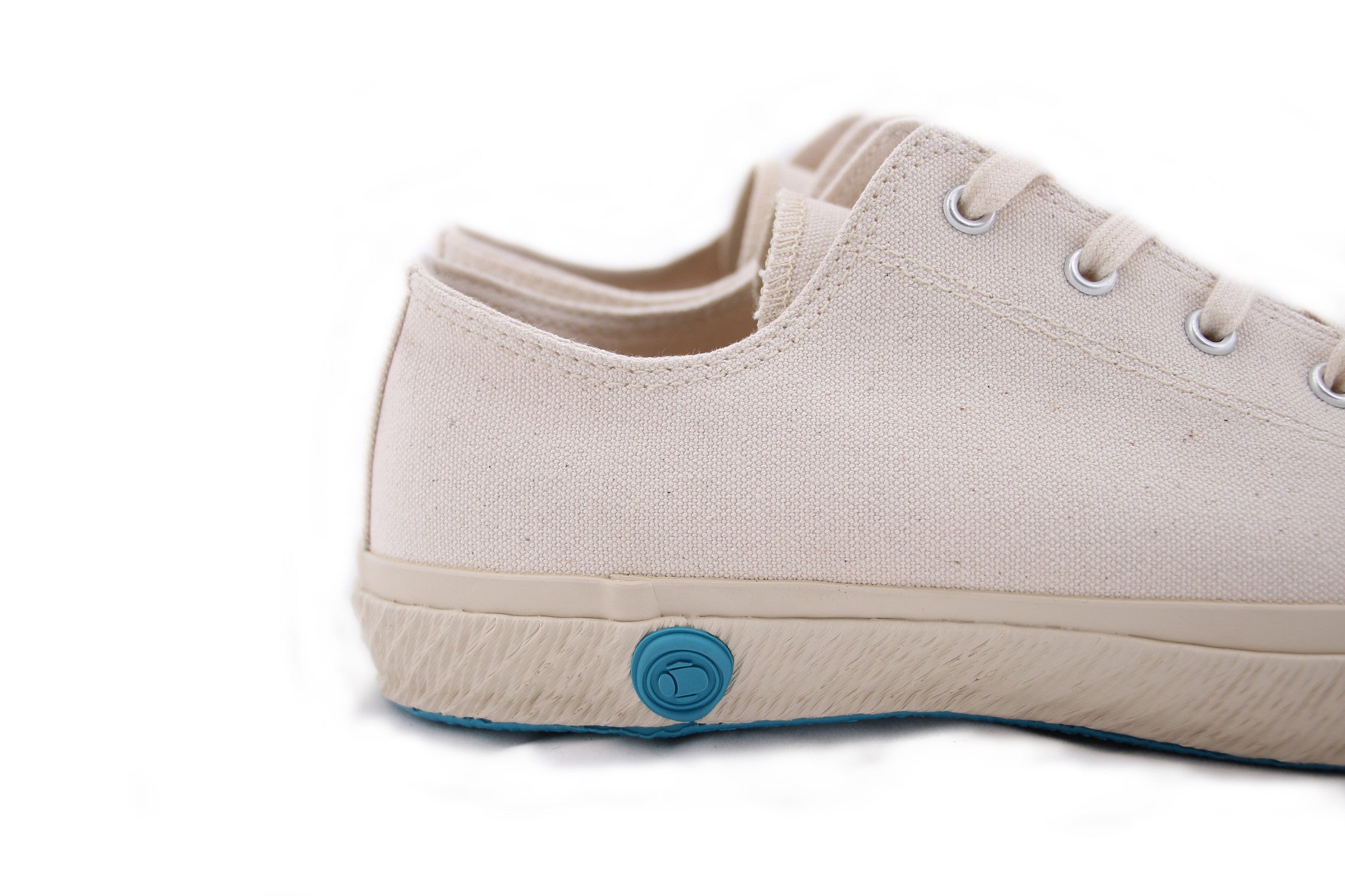 LOW TOP CANVAS SHOES WHITE - COSMOTOG