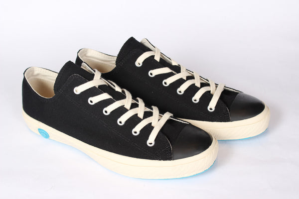 LOW TOP CANVAS SHOES BLACK - COSMOTOG