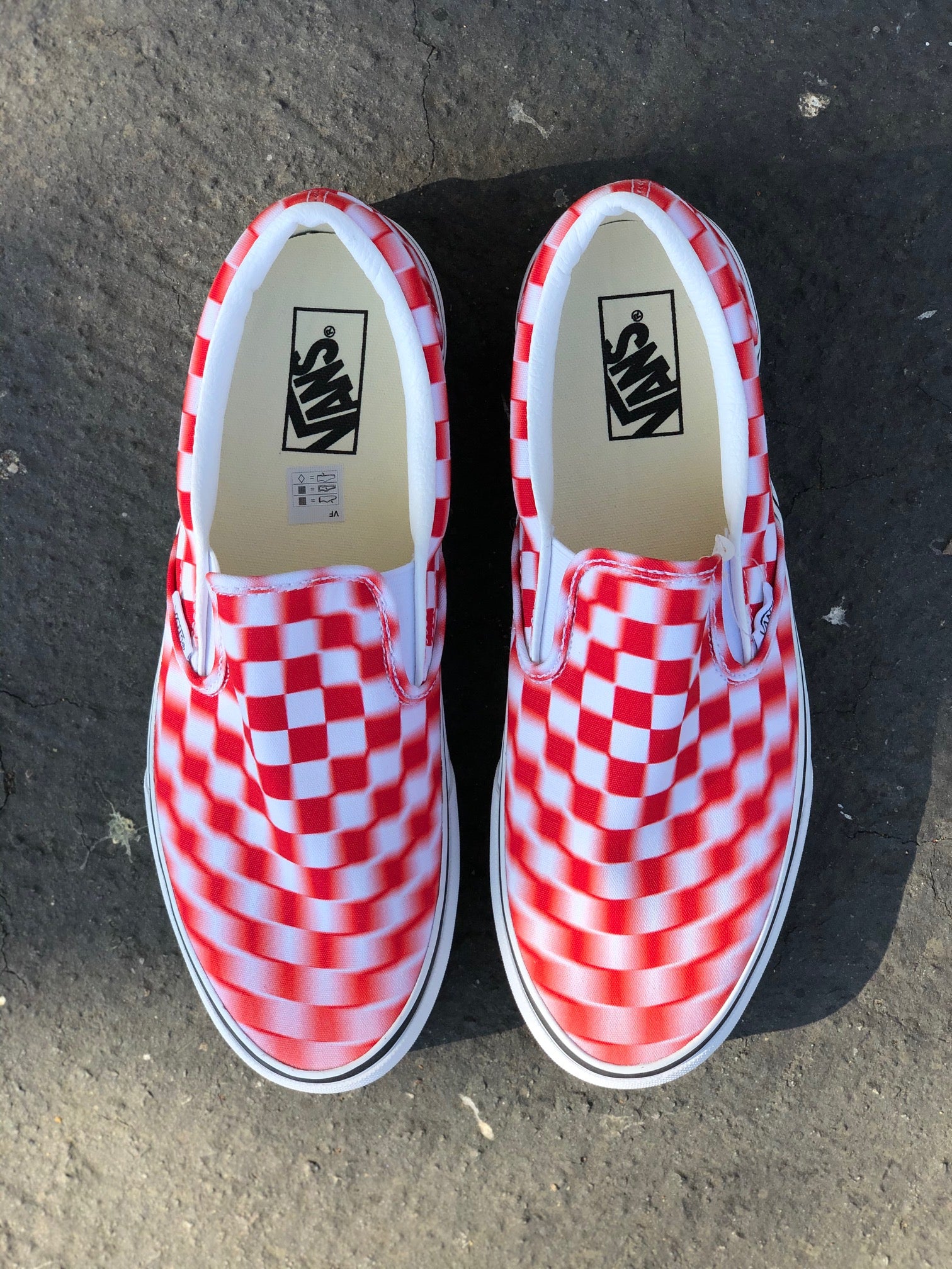 CLASSIC (BLUR CHECK) SLIP-ON - TRUE WHITE/RED